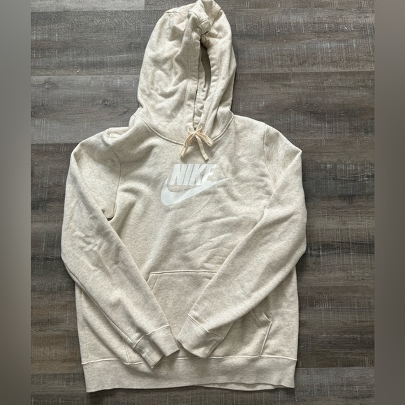 SALE🎉. Nike Hoodie - Picture 2 of 9